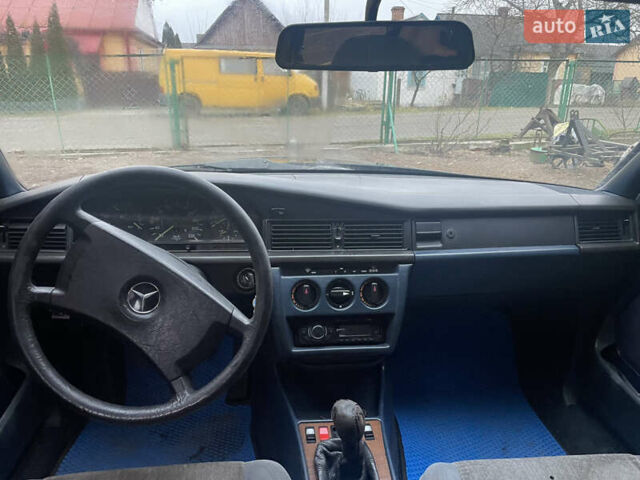 Синий Мерседес 190, объемом двигателя 2 л и пробегом 180 тыс. км за 1400 $, фото 13 на Automoto.ua