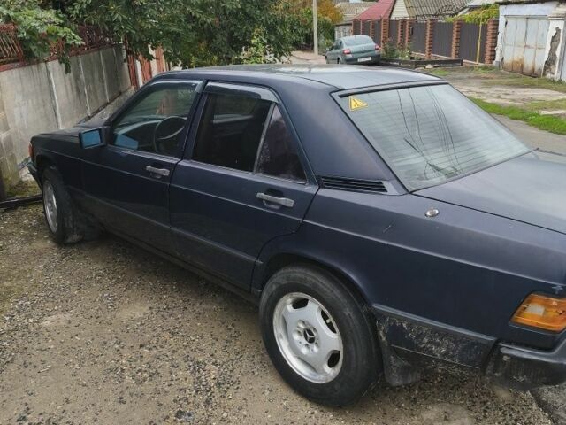 Синий Мерседес 190, объемом двигателя 2 л и пробегом 384 тыс. км за 1600 $, фото 2 на Automoto.ua