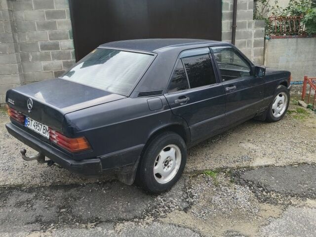 Синий Мерседес 190, объемом двигателя 2 л и пробегом 384 тыс. км за 1600 $, фото 1 на Automoto.ua