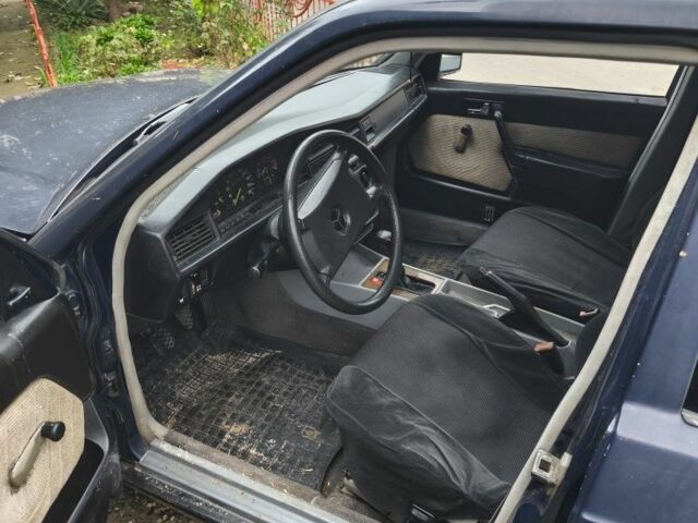 Синий Мерседес 190, объемом двигателя 2 л и пробегом 384 тыс. км за 1600 $, фото 3 на Automoto.ua