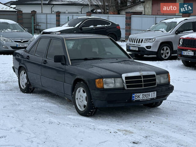 Синий Мерседес 190, объемом двигателя 2 л и пробегом 380 тыс. км за 1750 $, фото 2 на Automoto.ua
