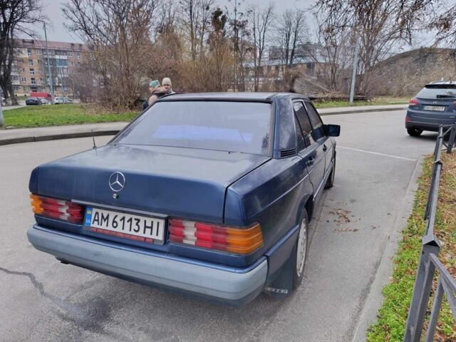 Синий Мерседес 190, объемом двигателя 2 л и пробегом 300 тыс. км за 1500 $, фото 4 на Automoto.ua