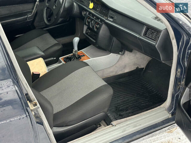 Синий Мерседес 190, объемом двигателя 2 л и пробегом 380 тыс. км за 1750 $, фото 7 на Automoto.ua