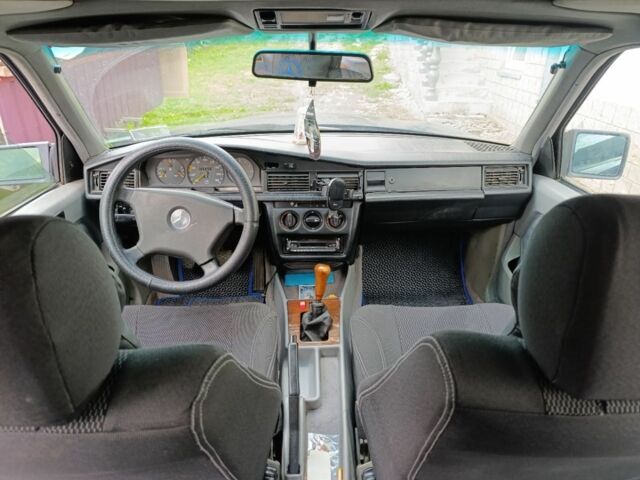 Синій Мерседес 190, об'ємом двигуна 2 л та пробігом 400 тис. км за 1900 $, фото 4 на Automoto.ua