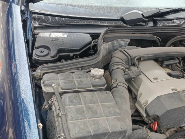 Синій Мерседес 190, об'ємом двигуна 1.8 л та пробігом 250 тис. км за 3000 $, фото 15 на Automoto.ua