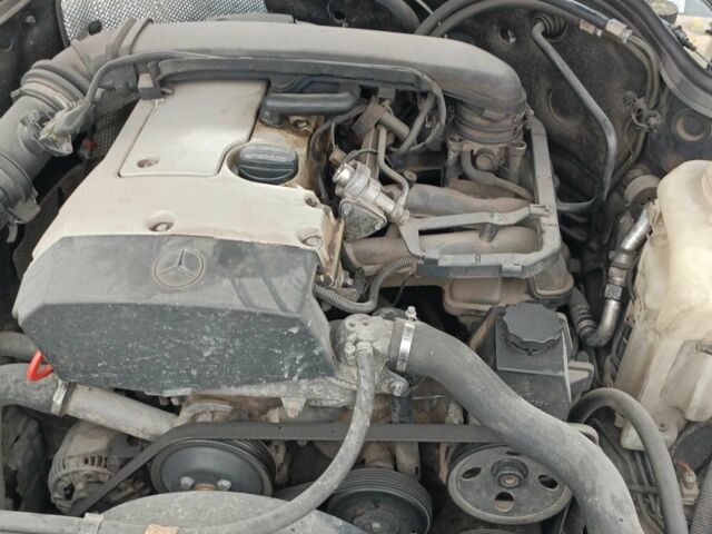 Синій Мерседес 190, об'ємом двигуна 1.8 л та пробігом 250 тис. км за 3000 $, фото 13 на Automoto.ua