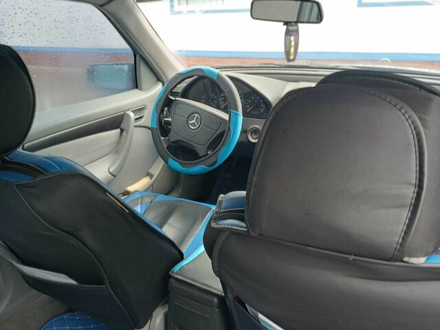 Синій Мерседес 190, об'ємом двигуна 1.8 л та пробігом 250 тис. км за 3000 $, фото 5 на Automoto.ua