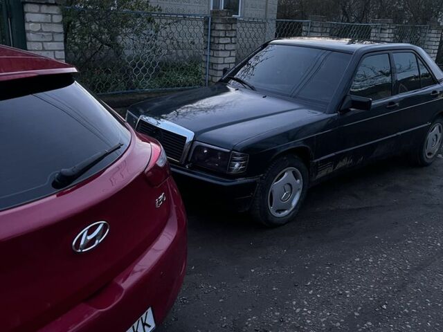 Зеленый Мерседес 190, объемом двигателя 2 л и пробегом 400 тыс. км за 2500 $, фото 4 на Automoto.ua