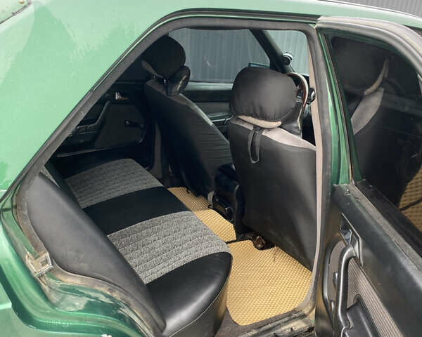 Зеленый Мерседес 190, объемом двигателя 2 л и пробегом 174 тыс. км за 1700 $, фото 5 на Automoto.ua