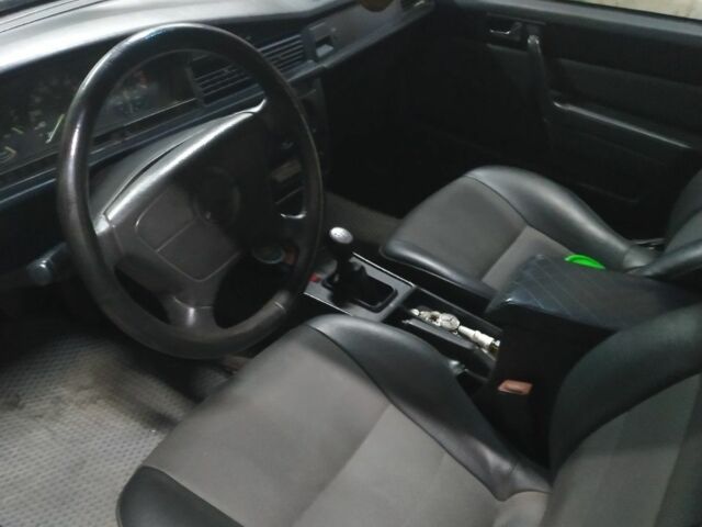 Зеленый Мерседес 190, объемом двигателя 2 л и пробегом 1 тыс. км за 3400 $, фото 4 на Automoto.ua