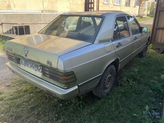 Мерседес 190 1986 в Вижнице на Automoto.ua Зеленый Мерседес 190, объемом двигателя 2 л и пробегом 439 тыс. км за 650 $, фото 1 на Automoto.ua