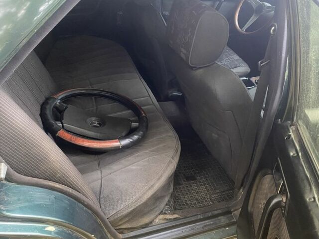 Мерседес 190 1986 в Виннице на Automoto.ua Зеленый Мерседес 190, объемом двигателя 2 л и пробегом 500 тыс. км за 1400 $, фото 19 на Automoto.ua