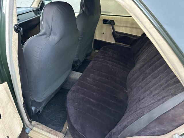 Зеленый Мерседес 190, объемом двигателя 2 л и пробегом 30 тыс. км за 1600 $, фото 4 на Automoto.ua