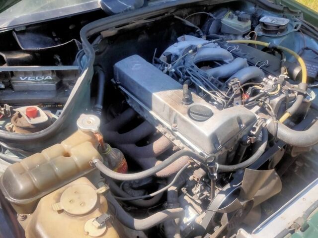 Зеленый Мерседес 190, объемом двигателя 2 л и пробегом 1 тыс. км за 1850 $, фото 4 на Automoto.ua