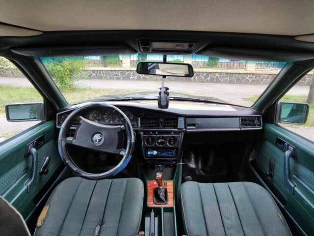 Зеленый Мерседес 190, объемом двигателя 2 л и пробегом 350 тыс. км за 1850 $, фото 10 на Automoto.ua