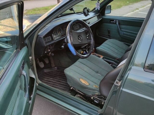 Зеленый Мерседес 190, объемом двигателя 2 л и пробегом 350 тыс. км за 1850 $, фото 13 на Automoto.ua