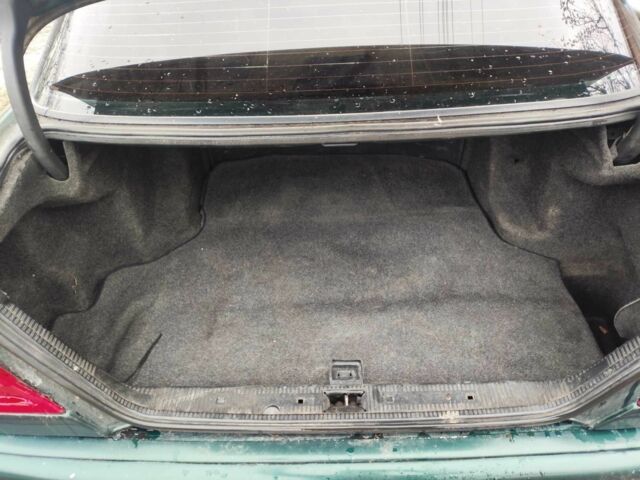 Зелений Мерседес 190, об'ємом двигуна 1.8 л та пробігом 350 тис. км за 1998 $, фото 4 на Automoto.ua