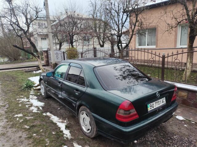 Зелений Мерседес 190, об'ємом двигуна 1.8 л та пробігом 350 тис. км за 1998 $, фото 1 на Automoto.ua