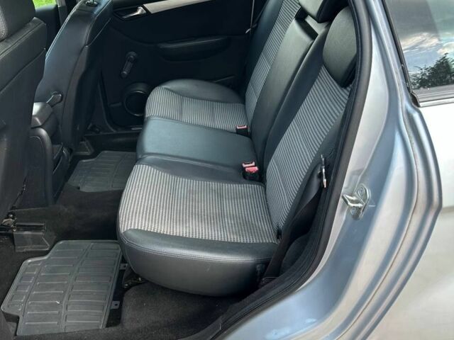 Білий Мерседес 200, об'ємом двигуна 2 л та пробігом 173 тис. км за 2386 $, фото 5 на Automoto.ua