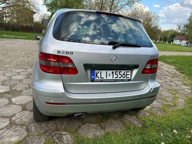 Білий Мерседес 200, об'ємом двигуна 2 л та пробігом 173 тис. км за 2386 $, фото 6 на Automoto.ua