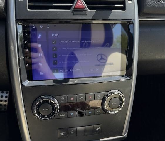 Белый Мерседес 200, объемом двигателя 2 л и пробегом 117 тыс. км за 9500 $, фото 2 на Automoto.ua