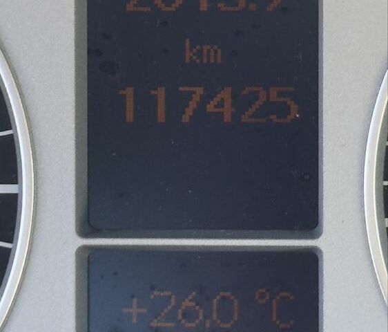 Белый Мерседес 200, объемом двигателя 2 л и пробегом 117 тыс. км за 9500 $, фото 6 на Automoto.ua