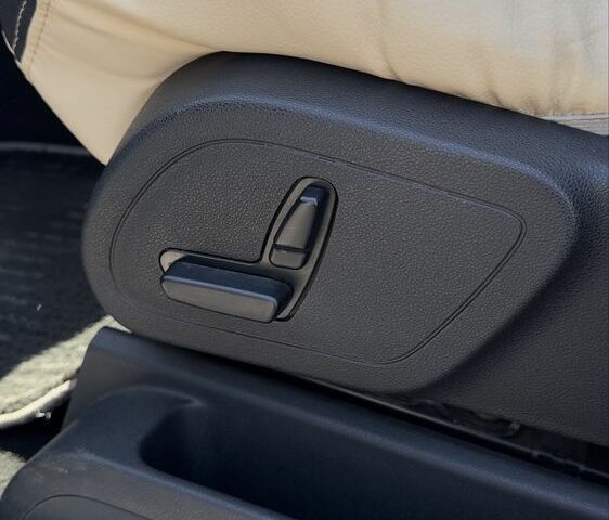 Белый Мерседес 200, объемом двигателя 2 л и пробегом 117 тыс. км за 9500 $, фото 3 на Automoto.ua