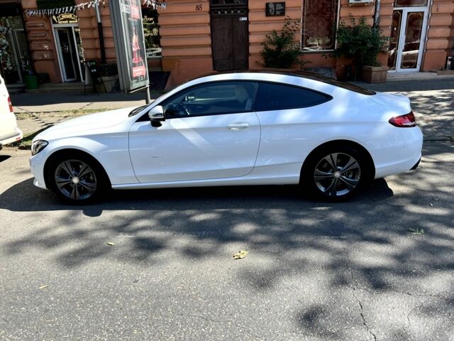 Белый Мерседес 200, объемом двигателя 2 л и пробегом 114 тыс. км за 21000 $, фото 5 на Automoto.ua