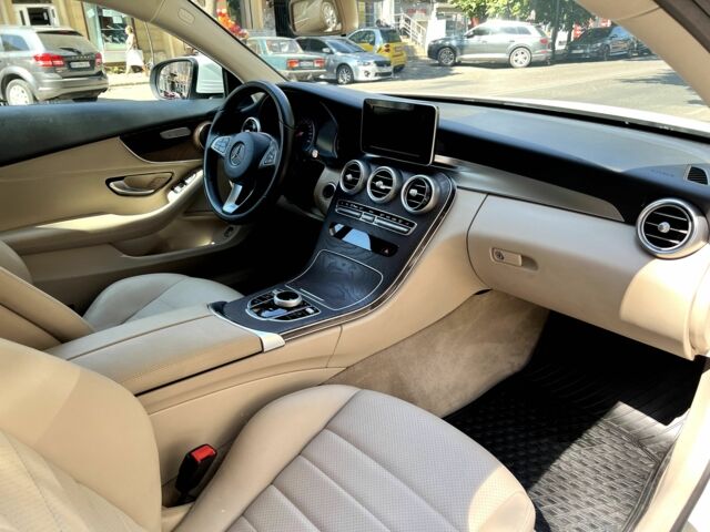 Белый Мерседес 200, объемом двигателя 2 л и пробегом 114 тыс. км за 21000 $, фото 6 на Automoto.ua