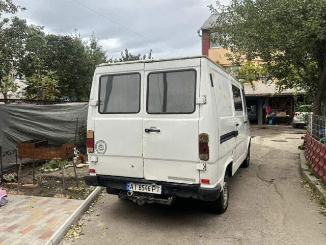 Білий Мерседес 200, об'ємом двигуна 2.3 л та пробігом 333 тис. км за 1800 $, фото 4 на Automoto.ua