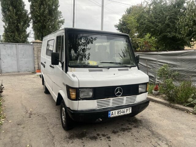 Білий Мерседес 200, об'ємом двигуна 2.3 л та пробігом 333 тис. км за 1800 $, фото 1 на Automoto.ua