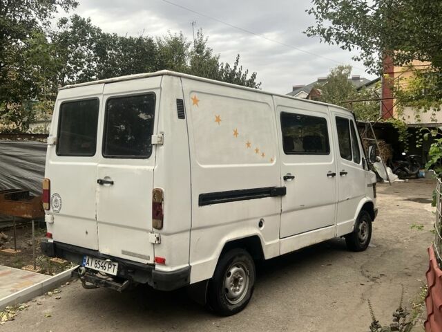 Білий Мерседес 200, об'ємом двигуна 2.3 л та пробігом 333 тис. км за 1800 $, фото 5 на Automoto.ua