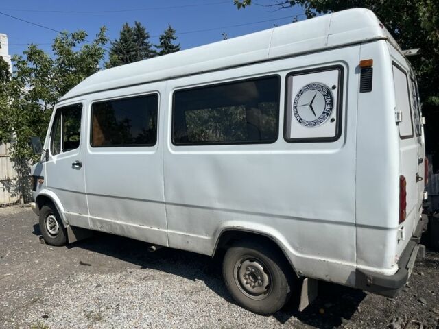 Білий Мерседес 200, об'ємом двигуна 2.3 л та пробігом 3 тис. км за 3500 $, фото 1 на Automoto.ua