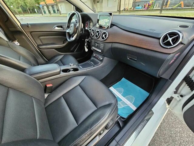 Білий Мерседес 200, об'ємом двигуна 2.2 л та пробігом 134 тис. км за 7800 $, фото 8 на Automoto.ua