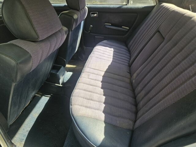 Белый Мерседес 200, объемом двигателя 2 л и пробегом 350 тыс. км за 1000 $, фото 7 на Automoto.ua