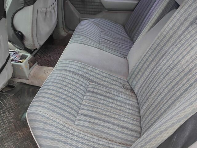 Белый Мерседес 200, объемом двигателя 2 л и пробегом 540 тыс. км за 1450 $, фото 7 на Automoto.ua