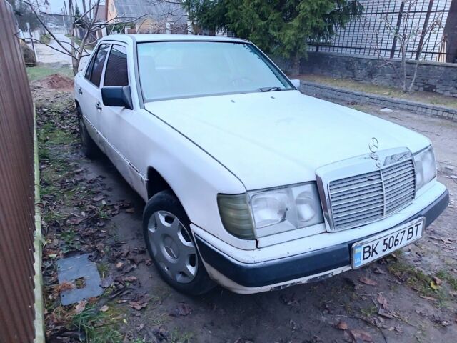 Белый Мерседес 200, объемом двигателя 2 л и пробегом 540 тыс. км за 1450 $, фото 5 на Automoto.ua