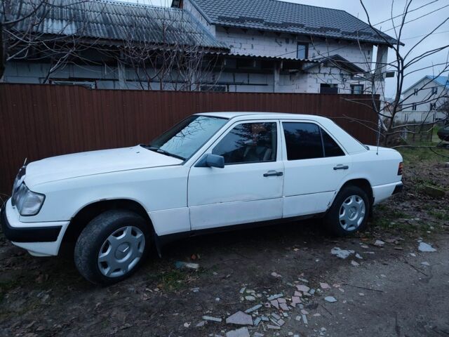 Белый Мерседес 200, объемом двигателя 2 л и пробегом 540 тыс. км за 1450 $, фото 1 на Automoto.ua