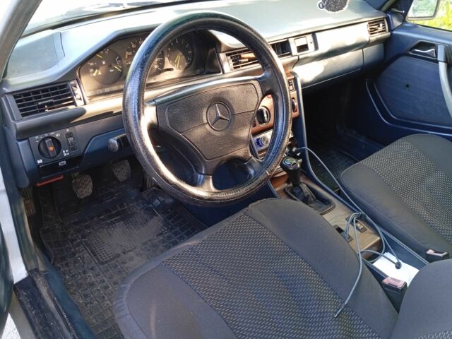 Білий Мерседес 200, об'ємом двигуна 2 л та пробігом 454 тис. км за 2000 $, фото 6 на Automoto.ua