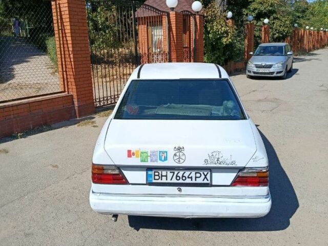 Белый Мерседес 200, объемом двигателя 2 л и пробегом 344 тыс. км за 2100 $, фото 2 на Automoto.ua