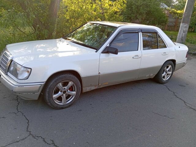 Білий Мерседес 200, об'ємом двигуна 2 л та пробігом 454 тис. км за 2000 $, фото 2 на Automoto.ua