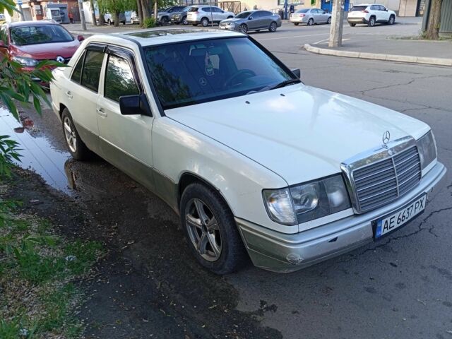 Білий Мерседес 200, об'ємом двигуна 2 л та пробігом 454 тис. км за 2000 $, фото 1 на Automoto.ua