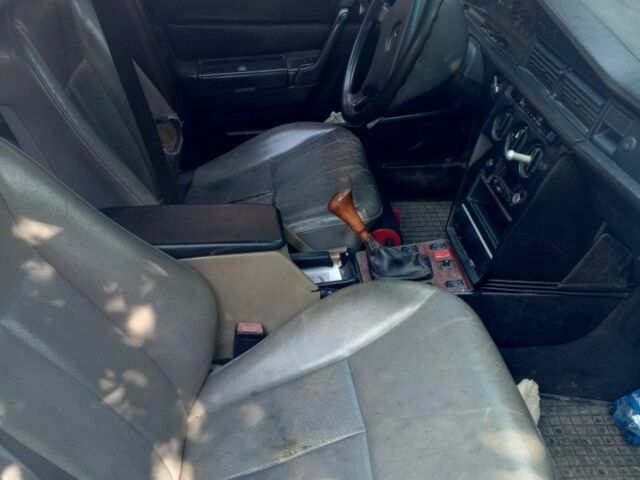 Белый Мерседес 200, объемом двигателя 2 л и пробегом 100 тыс. км за 1000 $, фото 4 на Automoto.ua