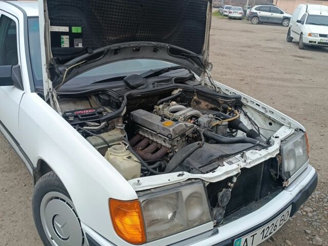 Білий Мерседес 200, об'ємом двигуна 2 л та пробігом 375 тис. км за 2100 $, фото 2 на Automoto.ua