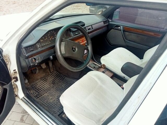 Белый Мерседес 200, объемом двигателя 0 л и пробегом 500 тыс. км за 1450 $, фото 7 на Automoto.ua