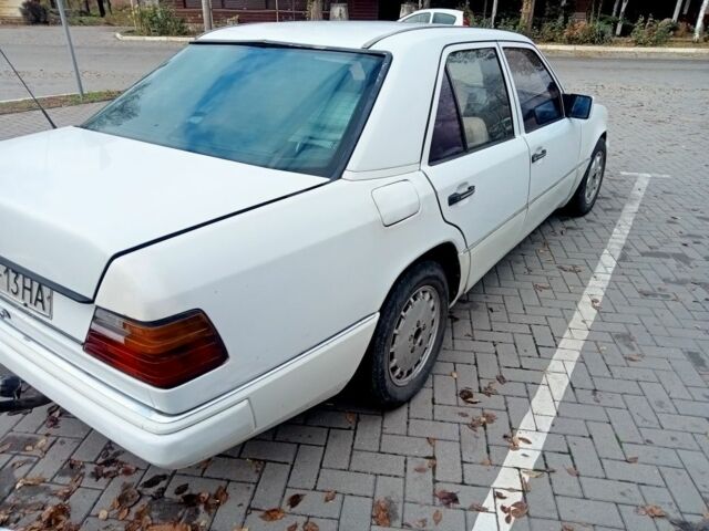 Белый Мерседес 200, объемом двигателя 0 л и пробегом 500 тыс. км за 1450 $, фото 6 на Automoto.ua