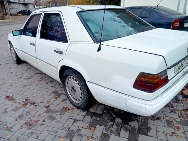 Белый Мерседес 200, объемом двигателя 0 л и пробегом 500 тыс. км за 1450 $, фото 2 на Automoto.ua