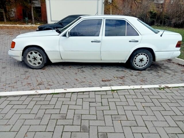 Белый Мерседес 200, объемом двигателя 0 л и пробегом 500 тыс. км за 1450 $, фото 3 на Automoto.ua