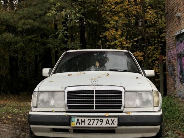 Белый Мерседес 200, объемом двигателя 2 л и пробегом 300 тыс. км за 1400 $, фото 3 на Automoto.ua