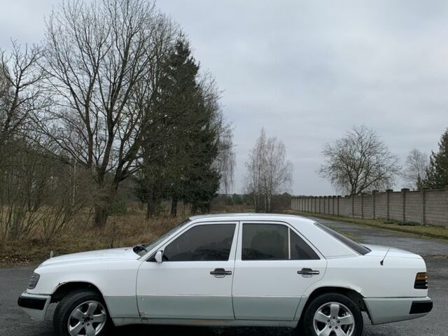 Білий Мерседес 200, об'ємом двигуна 2 л та пробігом 400 тис. км за 1200 $, фото 5 на Automoto.ua